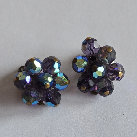 Vintage earrings purple AB beads gold tone clip on sparkly retro beaded - Picture 4 of 9